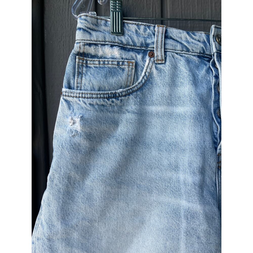 Reformation Wilder High Rise Relaxed Denim Shorts 28 Raw Hem Light Wash - Picture 6 of 7